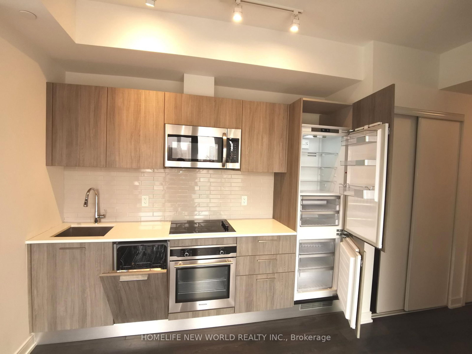 3 Gloucester Street, Unit 516 - Photo 8