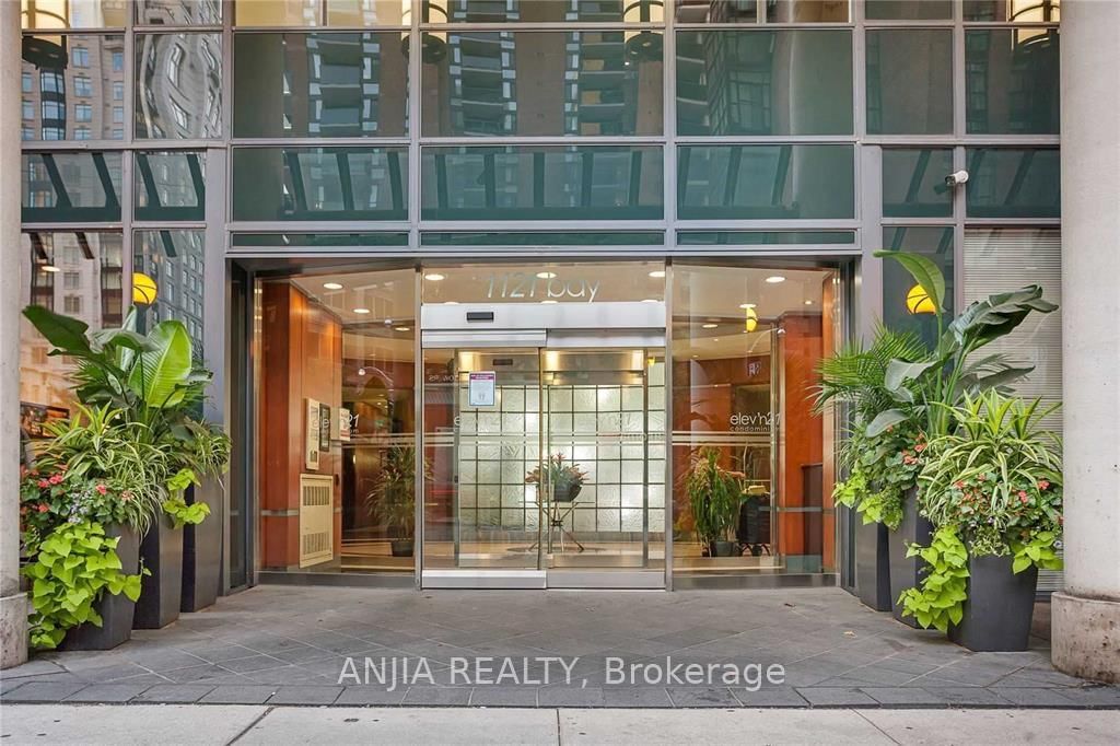 1121 Bay Street, Unit 805 - Photo 2