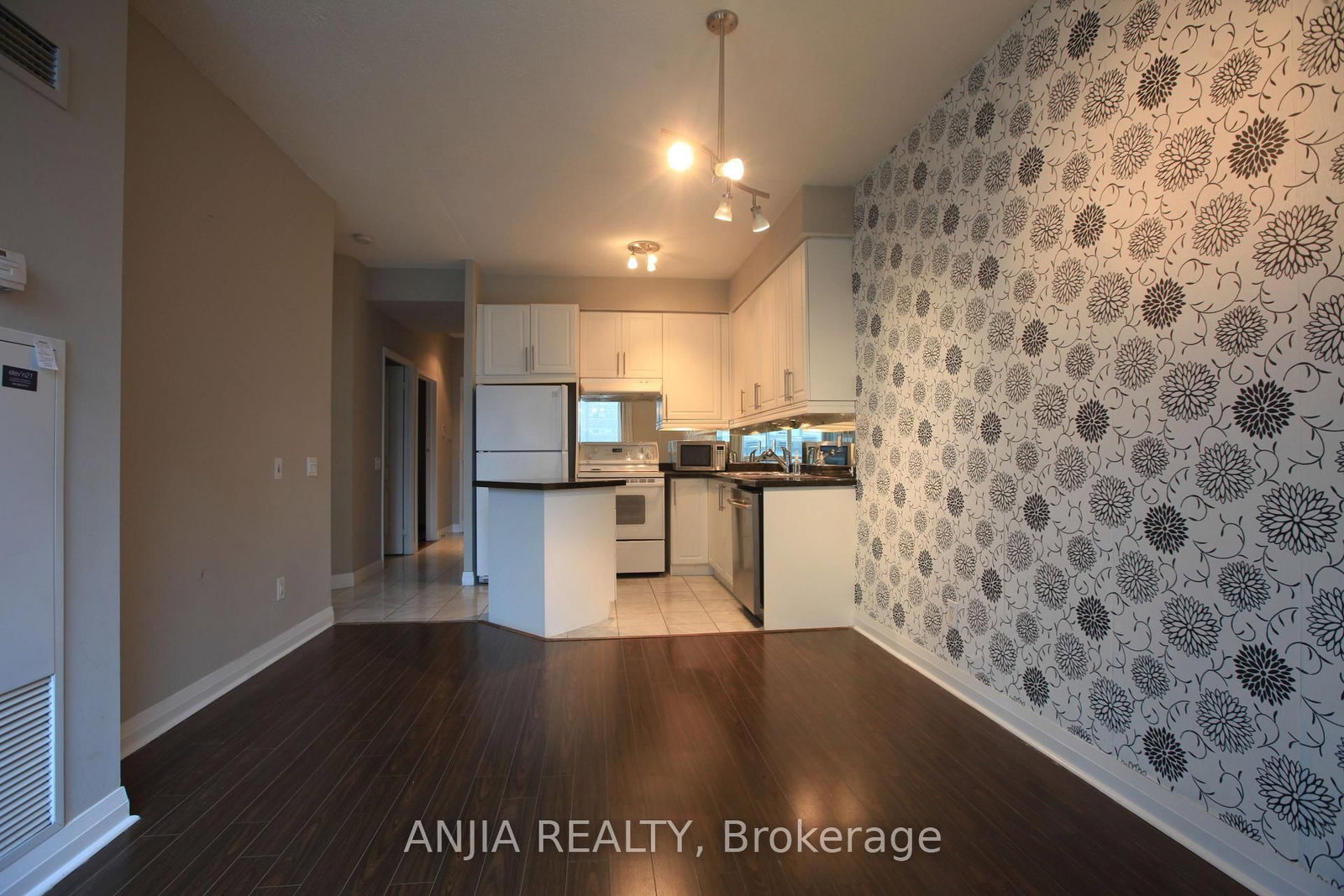 1121 Bay Street, Unit 805 - Photo 3