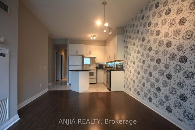 805 - 1121 Bay Street