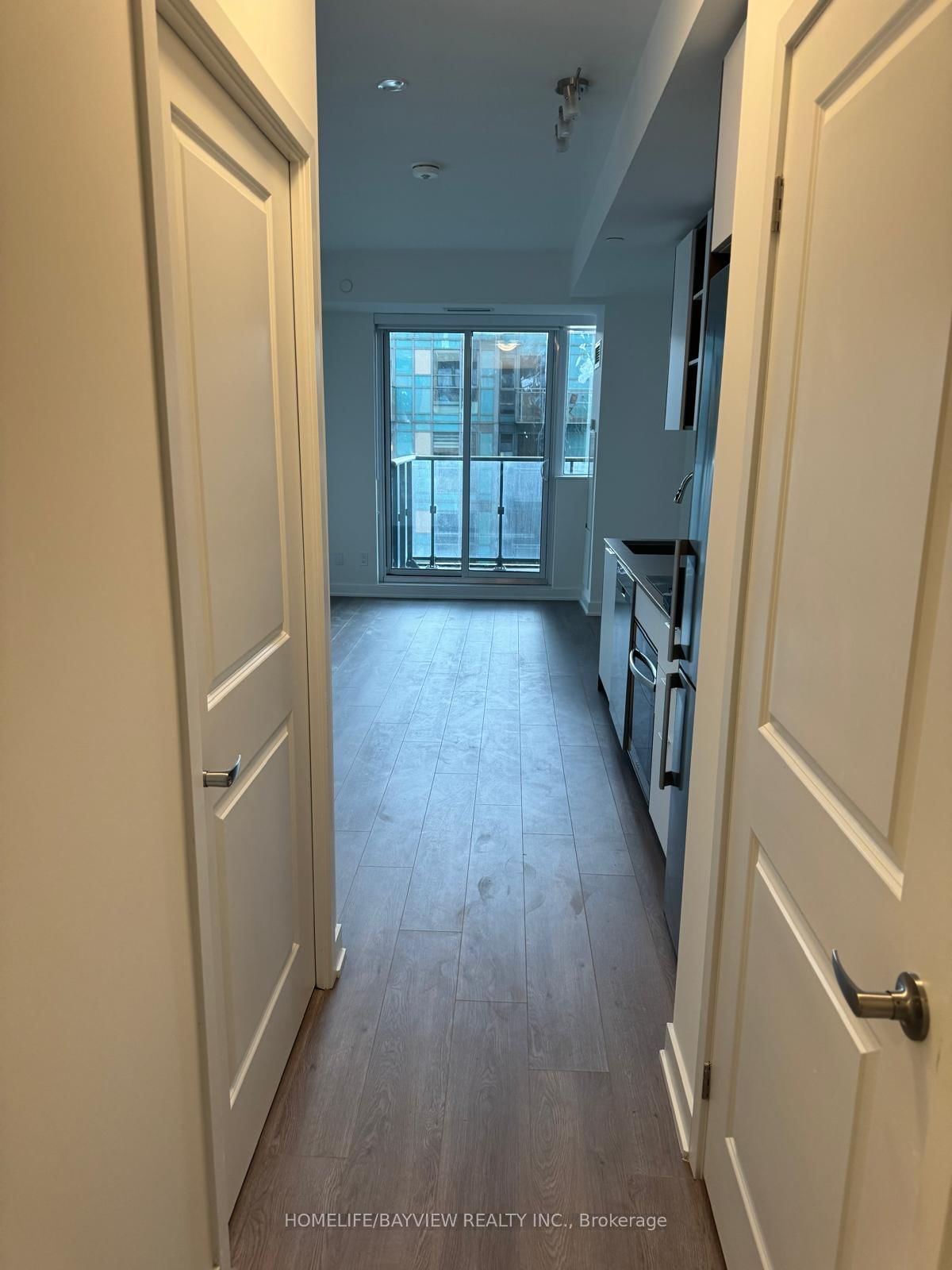 543 Richmond Street W, Unit 901 - Photo 2