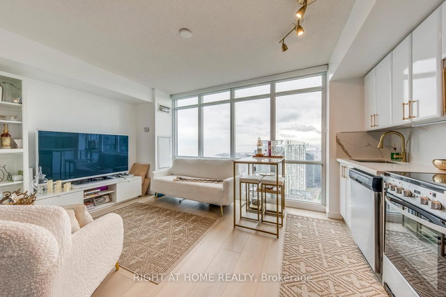 4816 - 11 Brunel Court