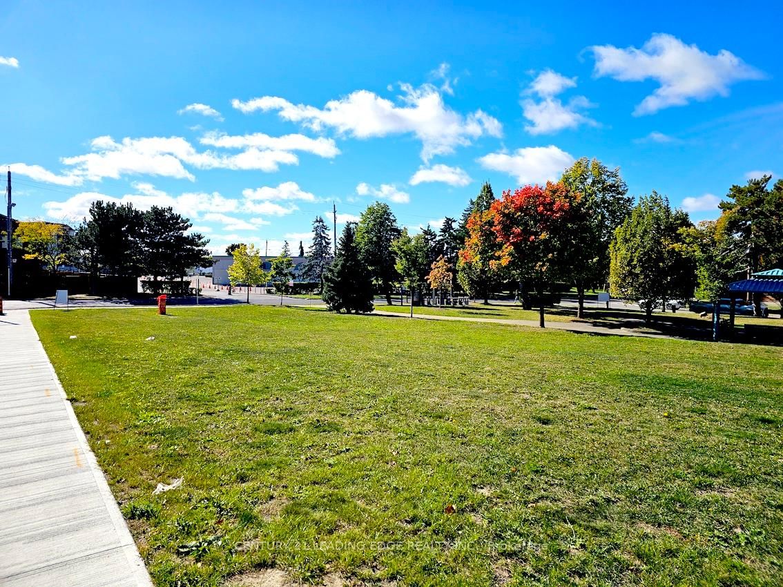 10 Spruce Pines Crescent, Unit Room2 - Photo 22