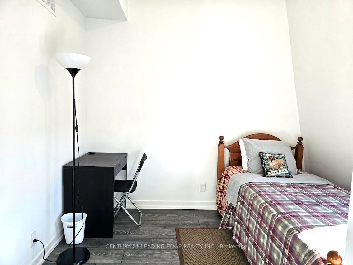 10 Spruce Pines Crescent, Unit Room2 - Photo 4