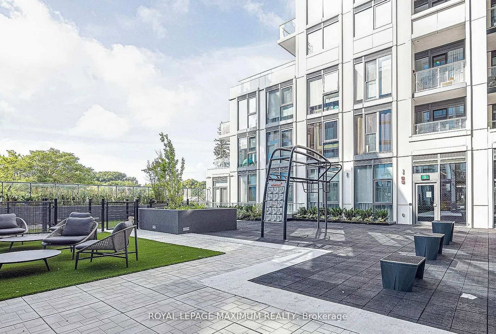 2020 Bathurst Street - Photo 21