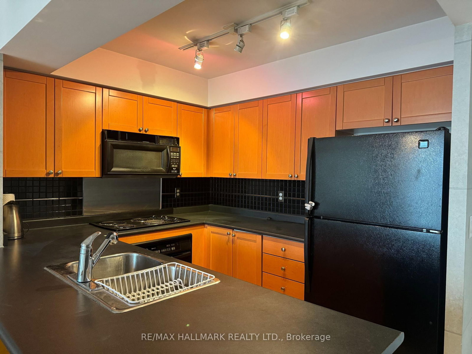 330 Adelaide Street E, Unit PH07 - Photo 6