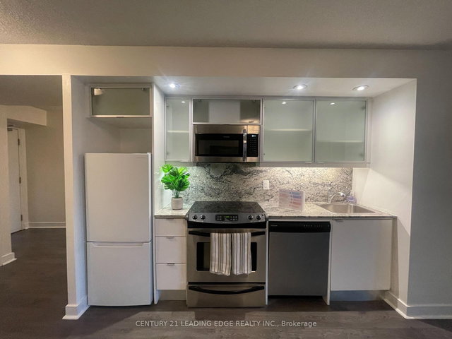 3211 - 25 Telegram Mews