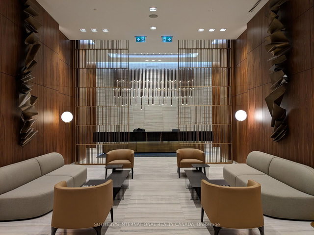 1710 - 8 Eglinton Avenue E