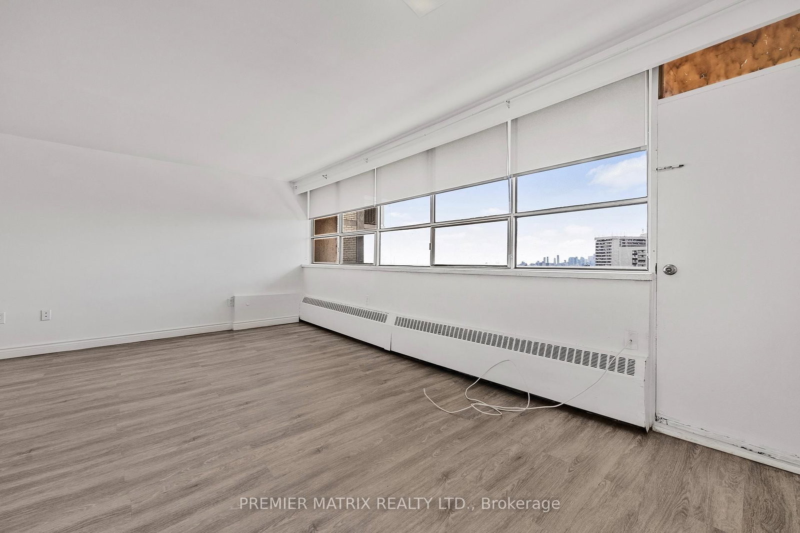 1807-65 Thorncliffe Park Drive, Toronto, ON, photo 4