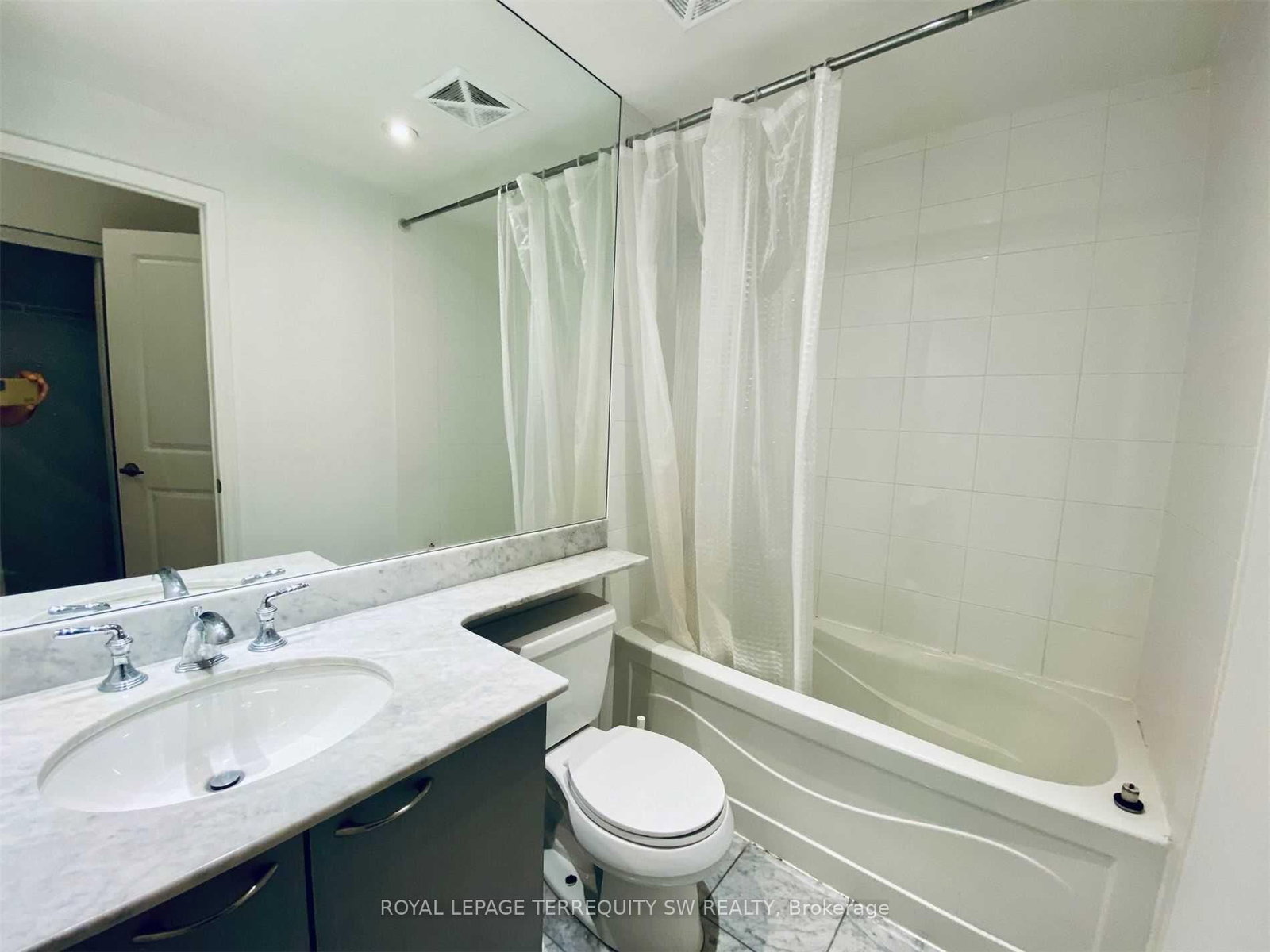 Condo for sale at 405-628 Fleet Street, Toronto, Ontario, M5V 1A8 - Niagara - MLS: C13017732