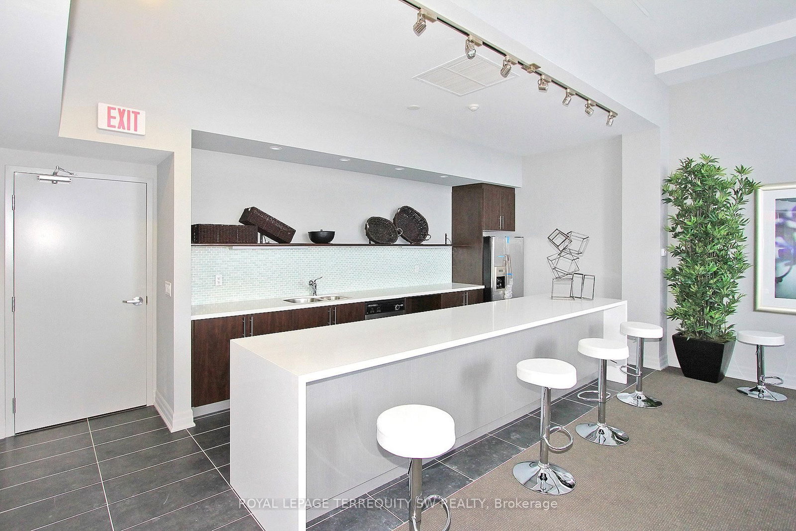 Condo for sale at 405-628 Fleet Street, Toronto, Ontario, M5V 1A8 - Niagara - MLS: C13017732