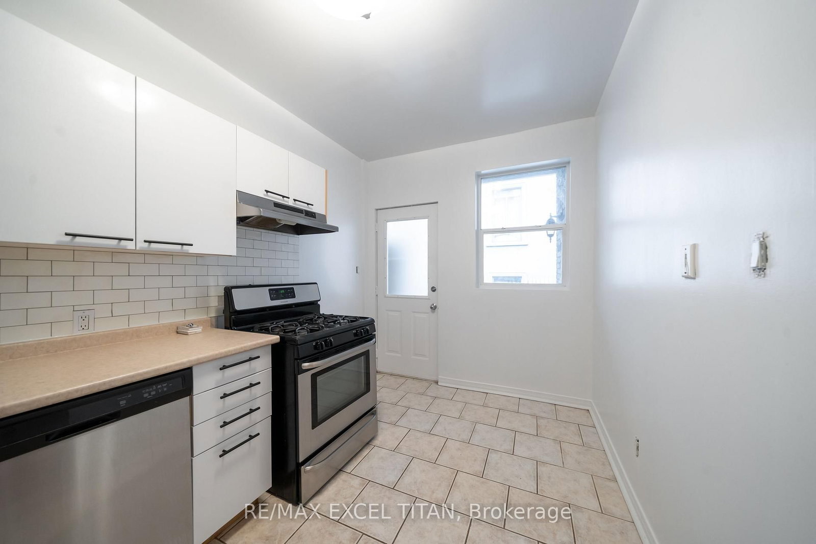 414 Jarvis Street, Unit 302 - Photo 7