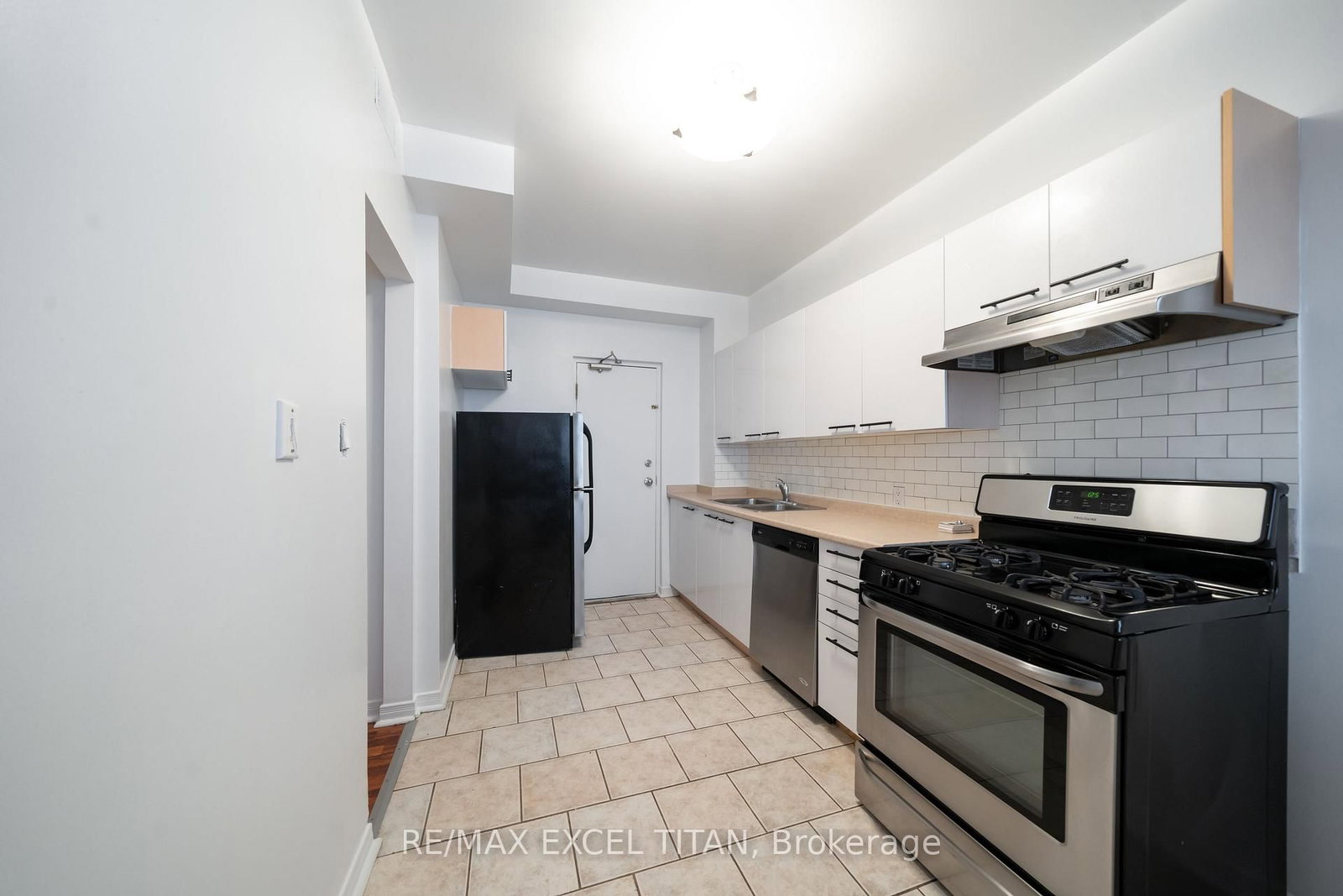 414 Jarvis Street, Unit 302 - Photo 8