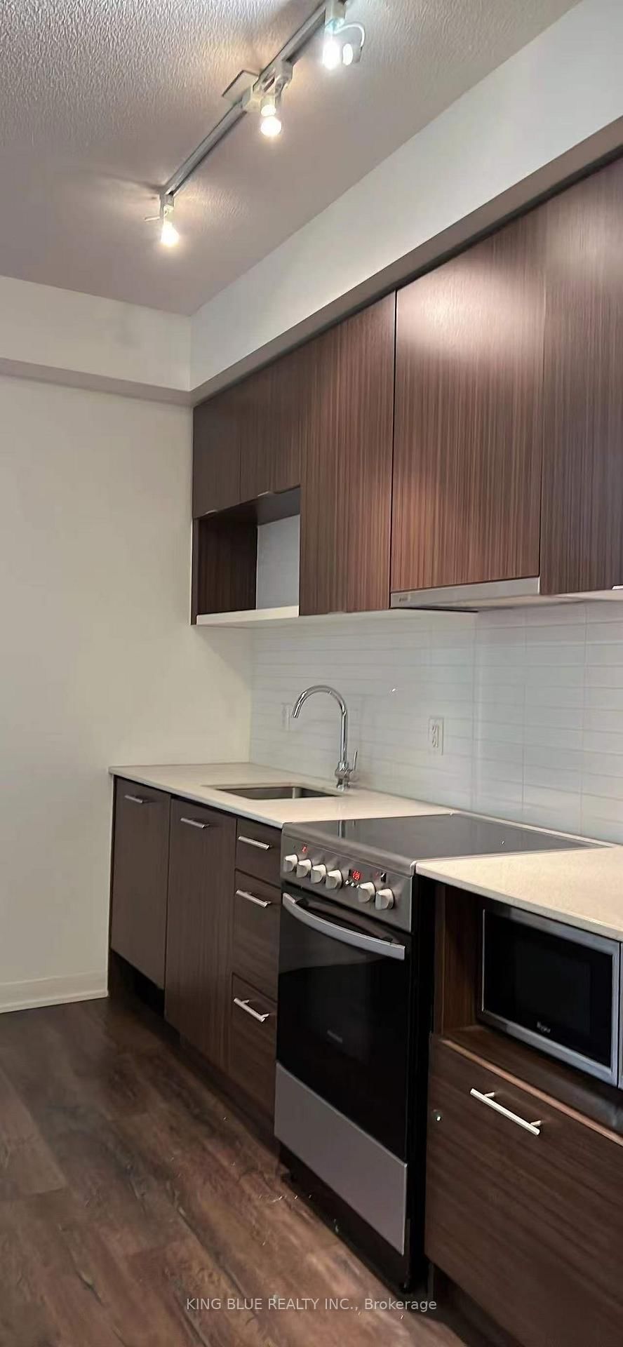 435 Richmond Street W, Unit 402