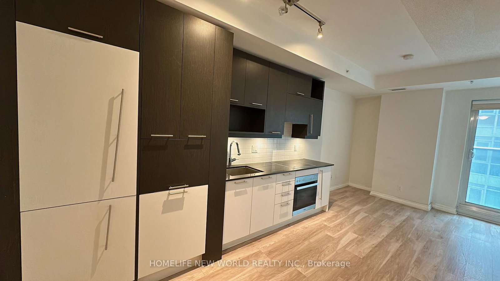 30 Nelson Street • #402 • Toronto, ON photo 8