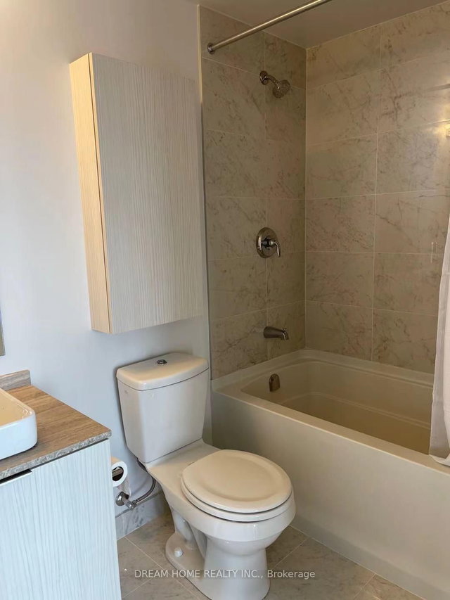 5502 - 11 Wellesley Street W