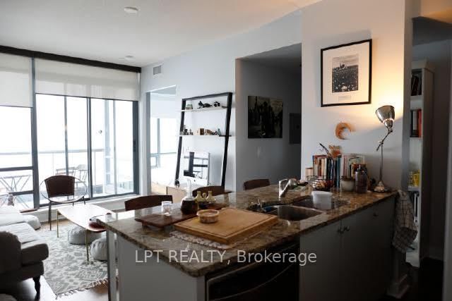 1706 - 438 King Street W