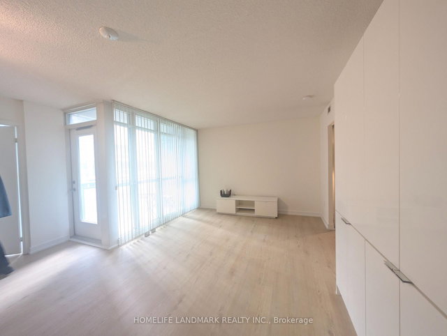 931 - 15 Iceboat Terrace