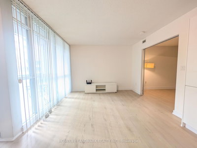 931-15 Iceboat Terrace, Toronto, Ontario image-0-2