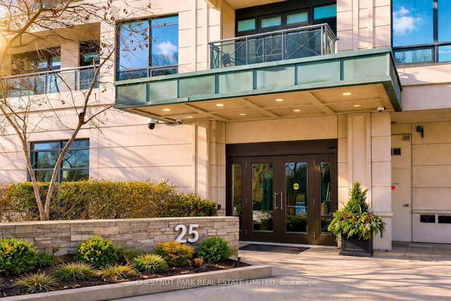 909 - 25 Scrivener Square