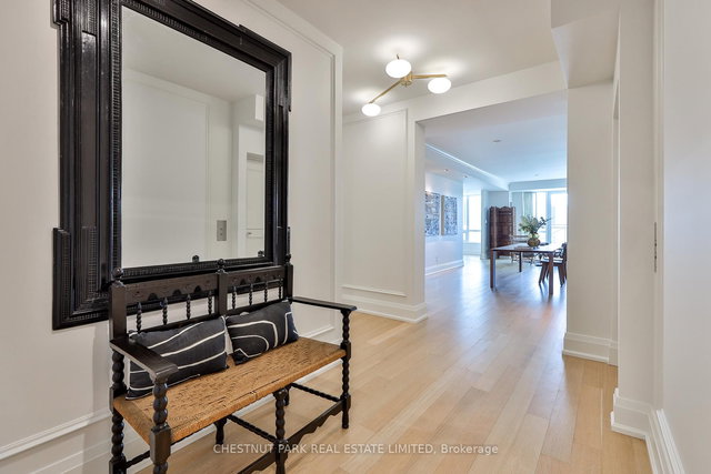 909 - 25 Scrivener Square