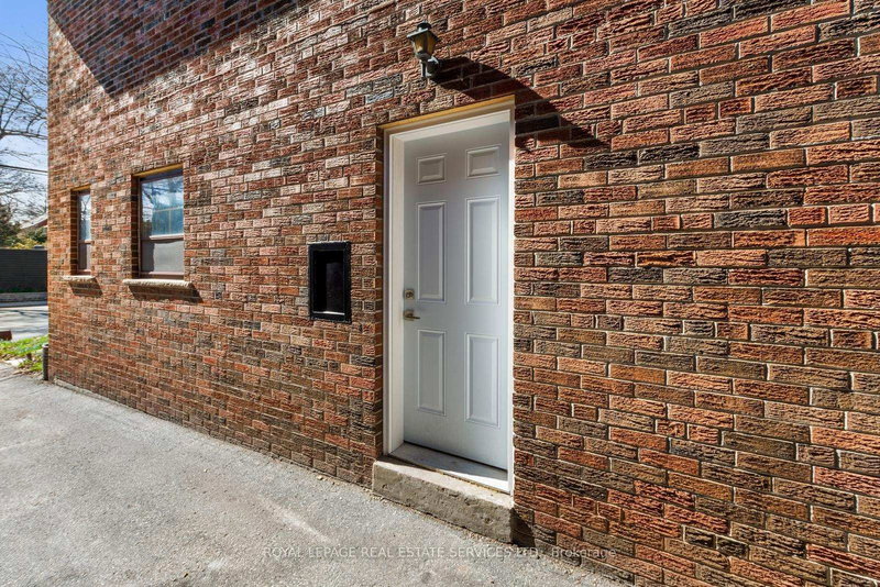 Lower - 1129 Mount Pleasant Rd, Toronto, M4P 2M8 | Image 2