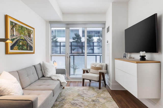 303 - 560 Front Street W