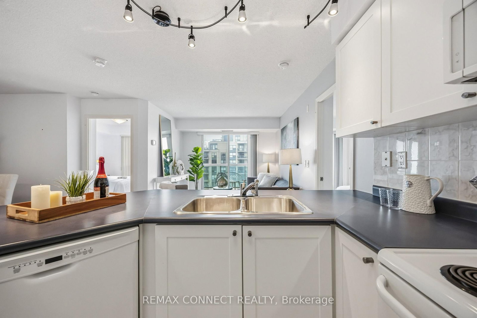 Condo for sale at 504-890 Sheppard Avenue, Toronto, Ontario, M3H 2T5 - Bathurst Manor - MLS: C13018940