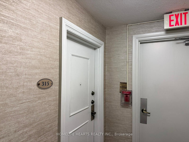 315 - 20 Edgecliff Gfwy, Toronto, M3C 3A4 | Image 3