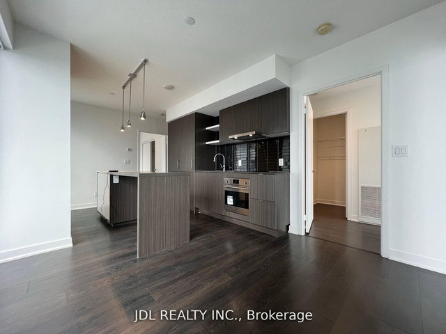 3010 - 88 Harbour Street