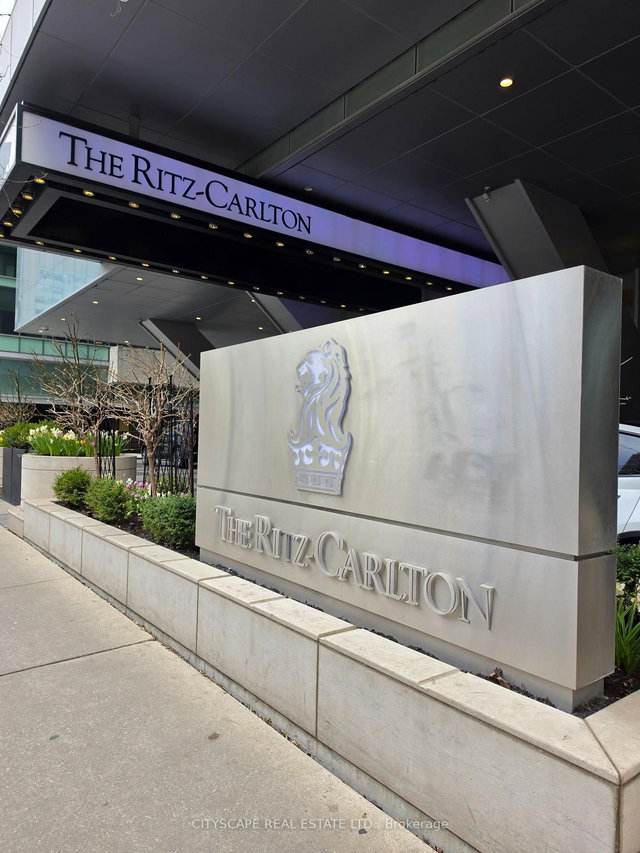 4002 - 183 Wellington Street