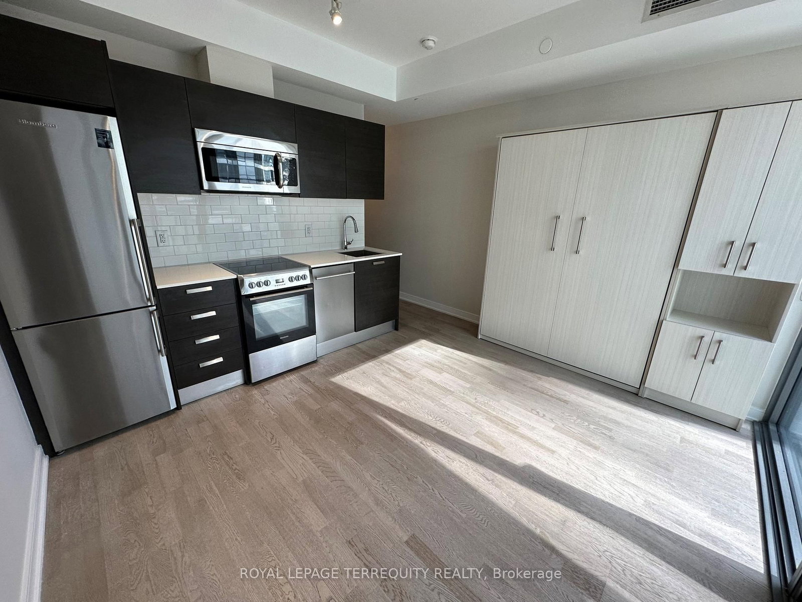 57 St. Joseph Street, Unit 904