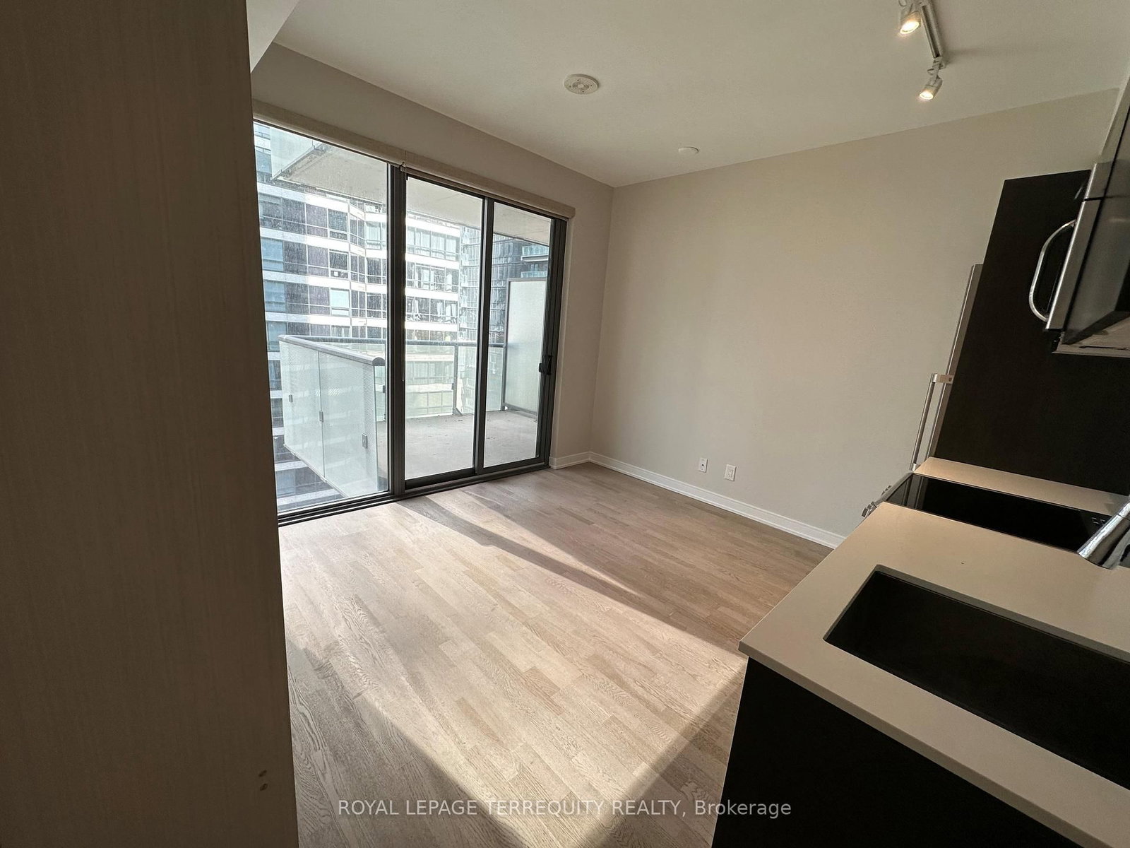 57 St. Joseph Street, Unit 904 - Photo 3