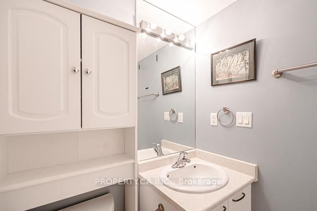 22 Wellesley Street E, Unit 807 - Photo 16