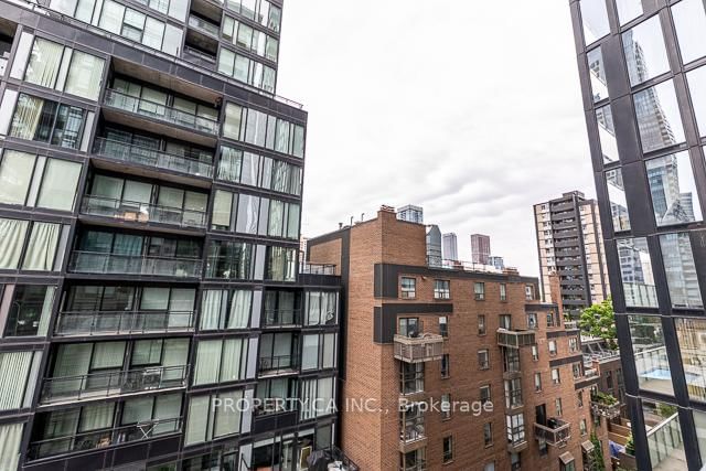 22 Wellesley Street E, Unit 807 - Photo 24