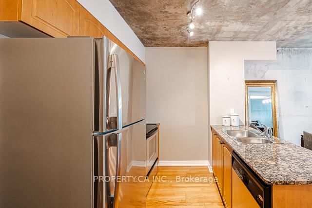 22 Wellesley Street E, Unit 807 - Photo 3