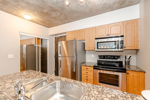 22 Wellesley Street E, Unit 807 - Photo 4