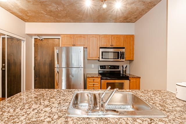 22 Wellesley Street E, Unit 807 - Photo 5