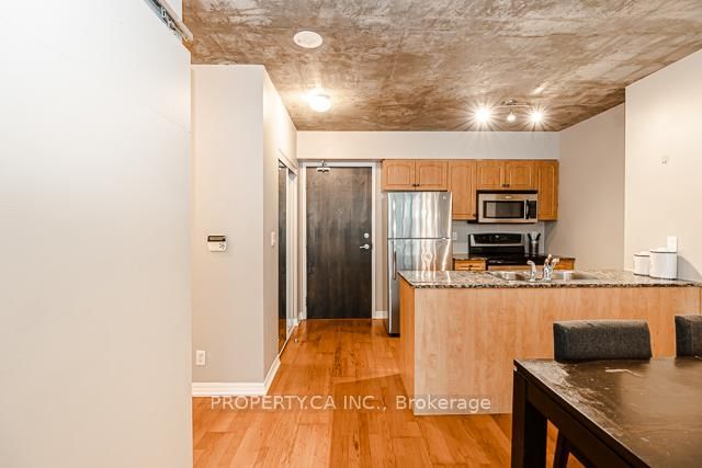 22 Wellesley Street E, Unit 807 - Photo 8