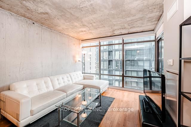 22 Wellesley Street E, Unit 807 - Photo 9