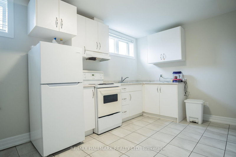 1 - 35 Roberta Dr, Toronto, M6A 2J6 | Image 3