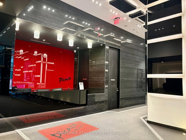 1601 - 318 Richmond Street W