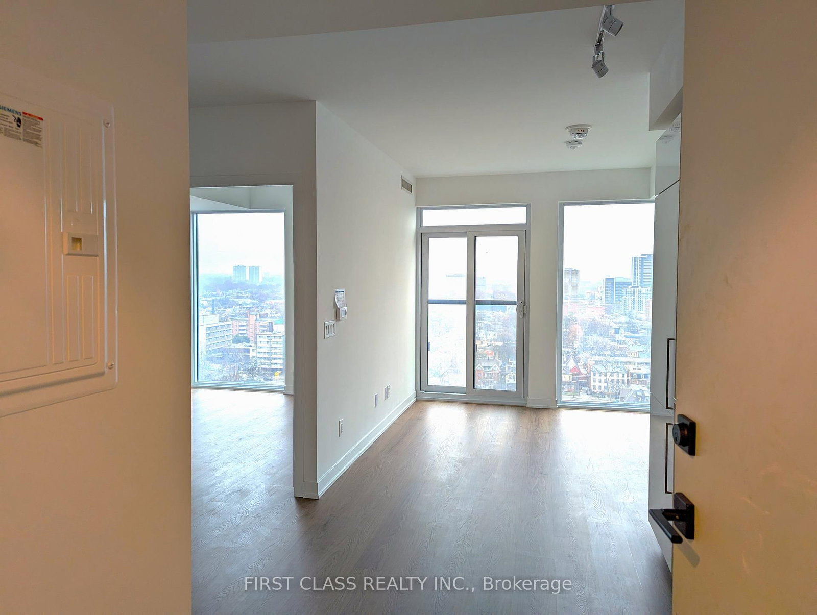 319 Jarvis Street E, Unit 2011 - Photo 4