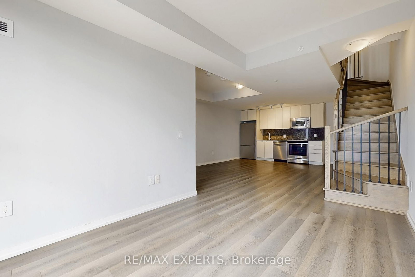 3237 Bayview Avenue, Unit Th 106 - Photo 13