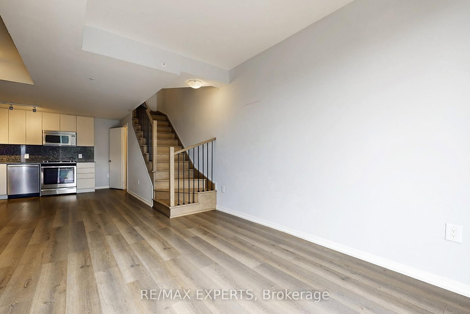 3237 Bayview Avenue, Unit Th 106 - Photo 14