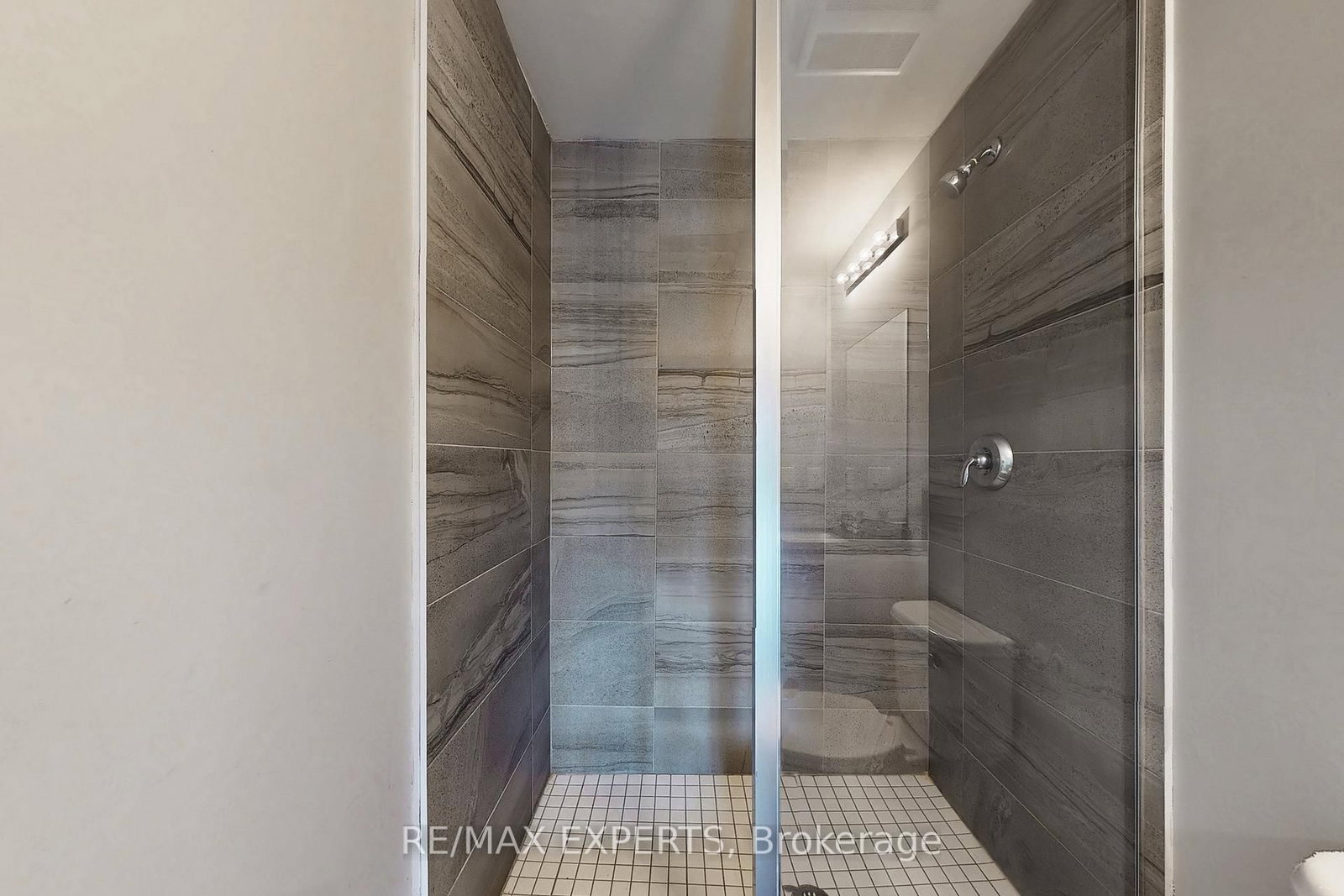 3237 Bayview Avenue, Unit Th 106 - Photo 23