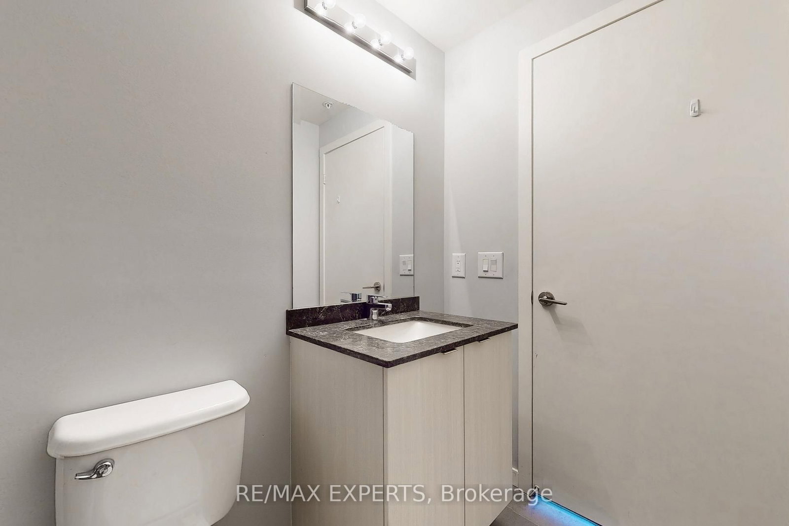 3237 Bayview Avenue, Unit Th 106 - Photo 24