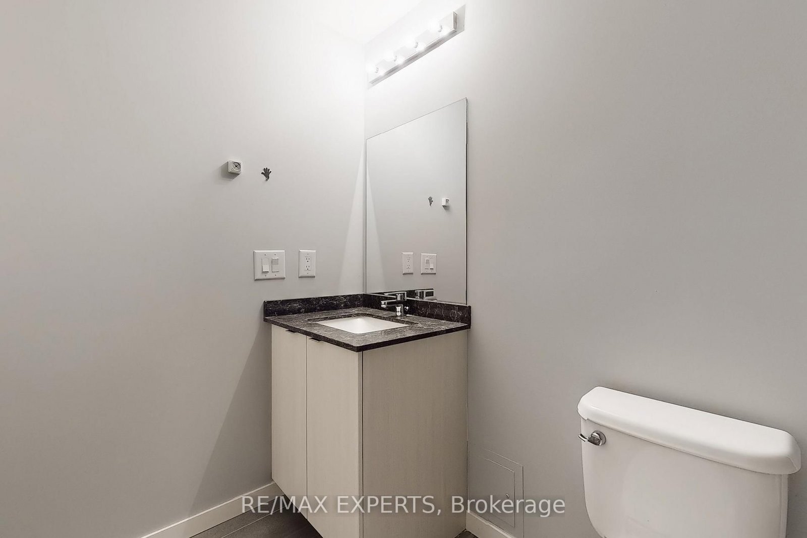 3237 Bayview Avenue, Unit Th 106 - Photo 30