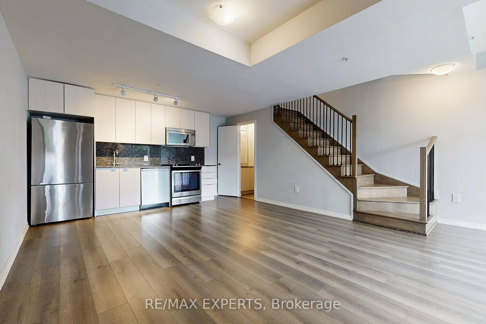 3237 Bayview Avenue, Unit Th 106 - Photo 5