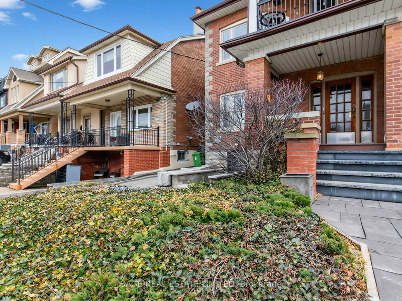 Lower - 321 Lauder Ave, Toronto, M6E 3H7 | Image 2